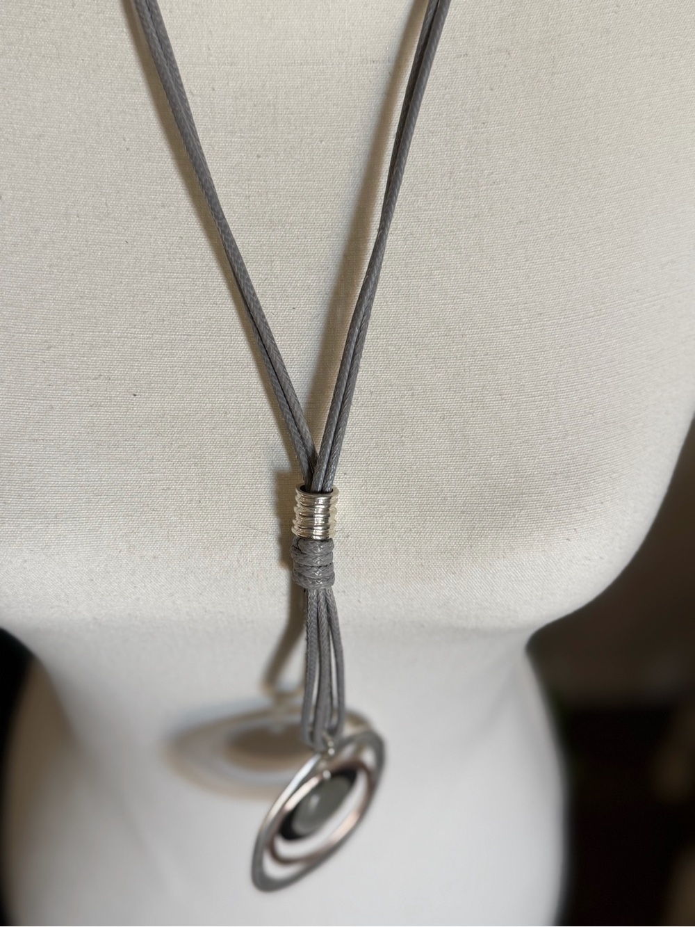 Vintage Silver & Grey Layered Floating Rings Moonstone Pendant Necklace - Picture 3 of 4